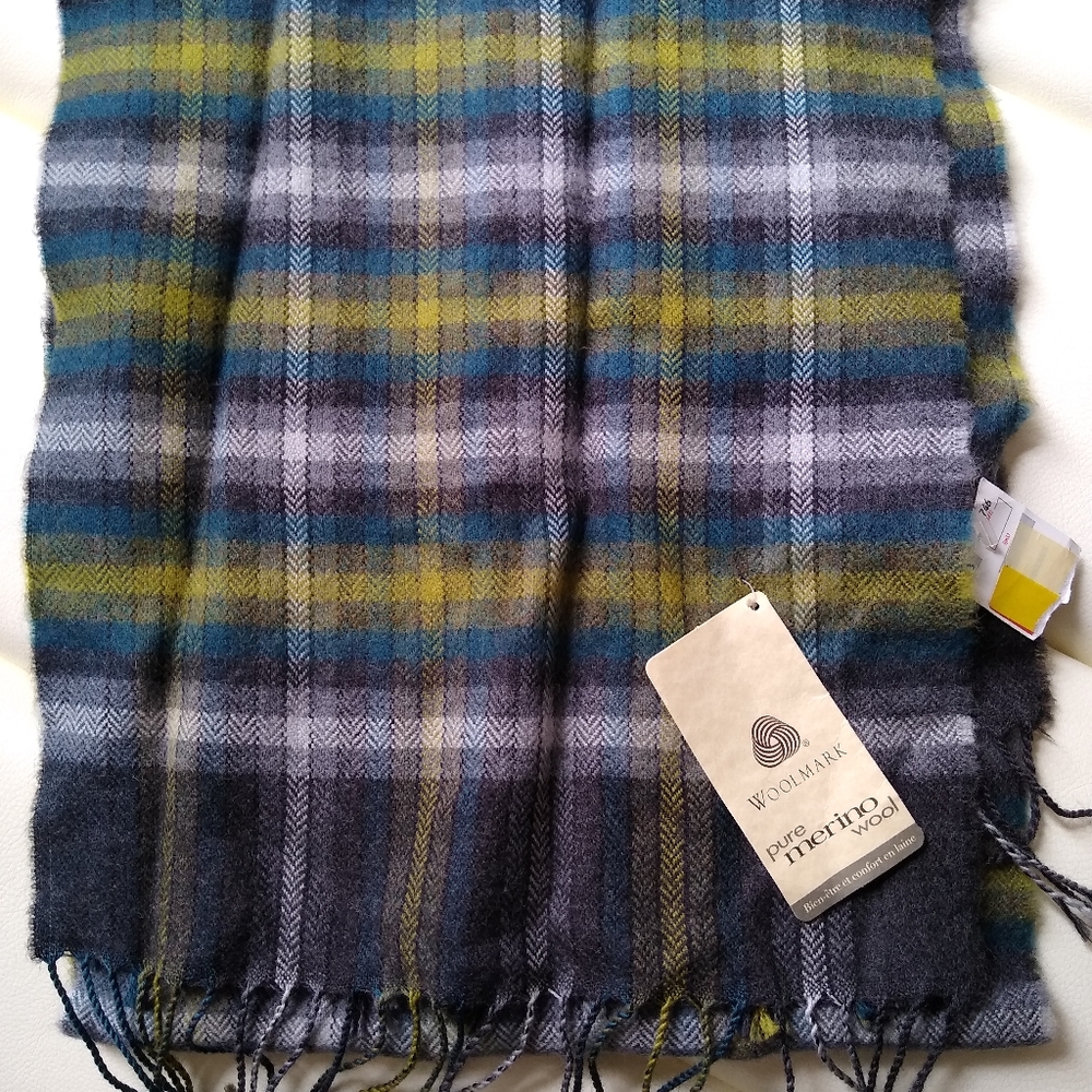 Tartan pattern scarf